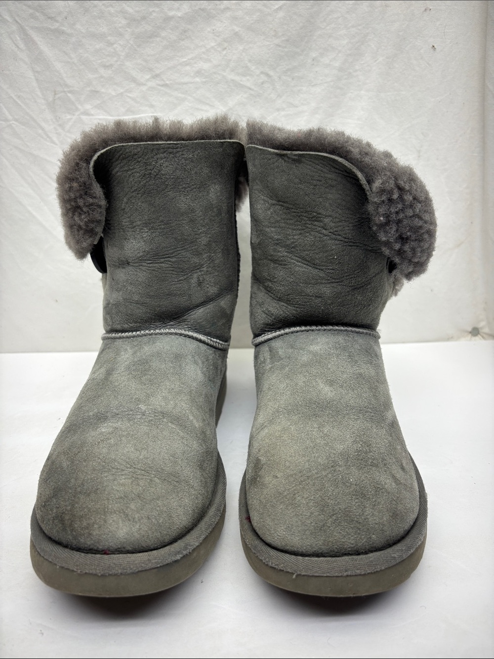 UGG Bailey Button Boots, SZ 9, box 89
